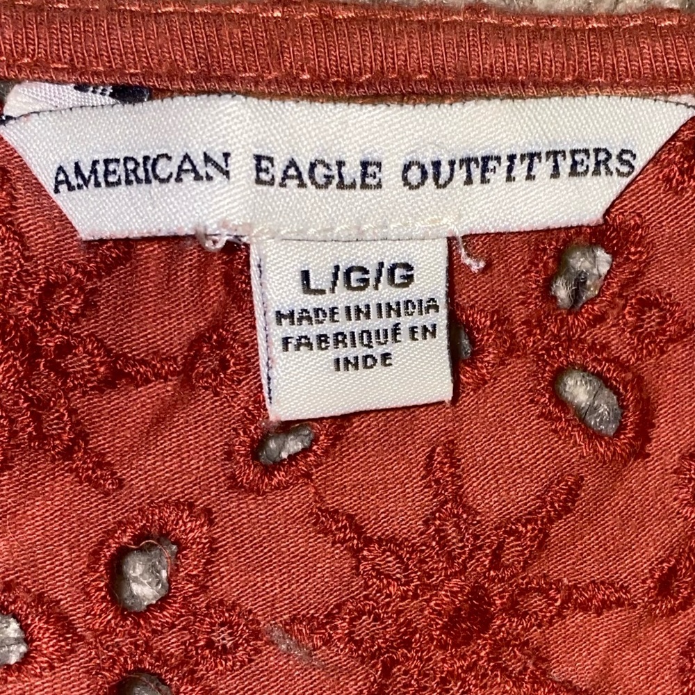 Cute burnt orange hole patterned top - Picture 3 of 3